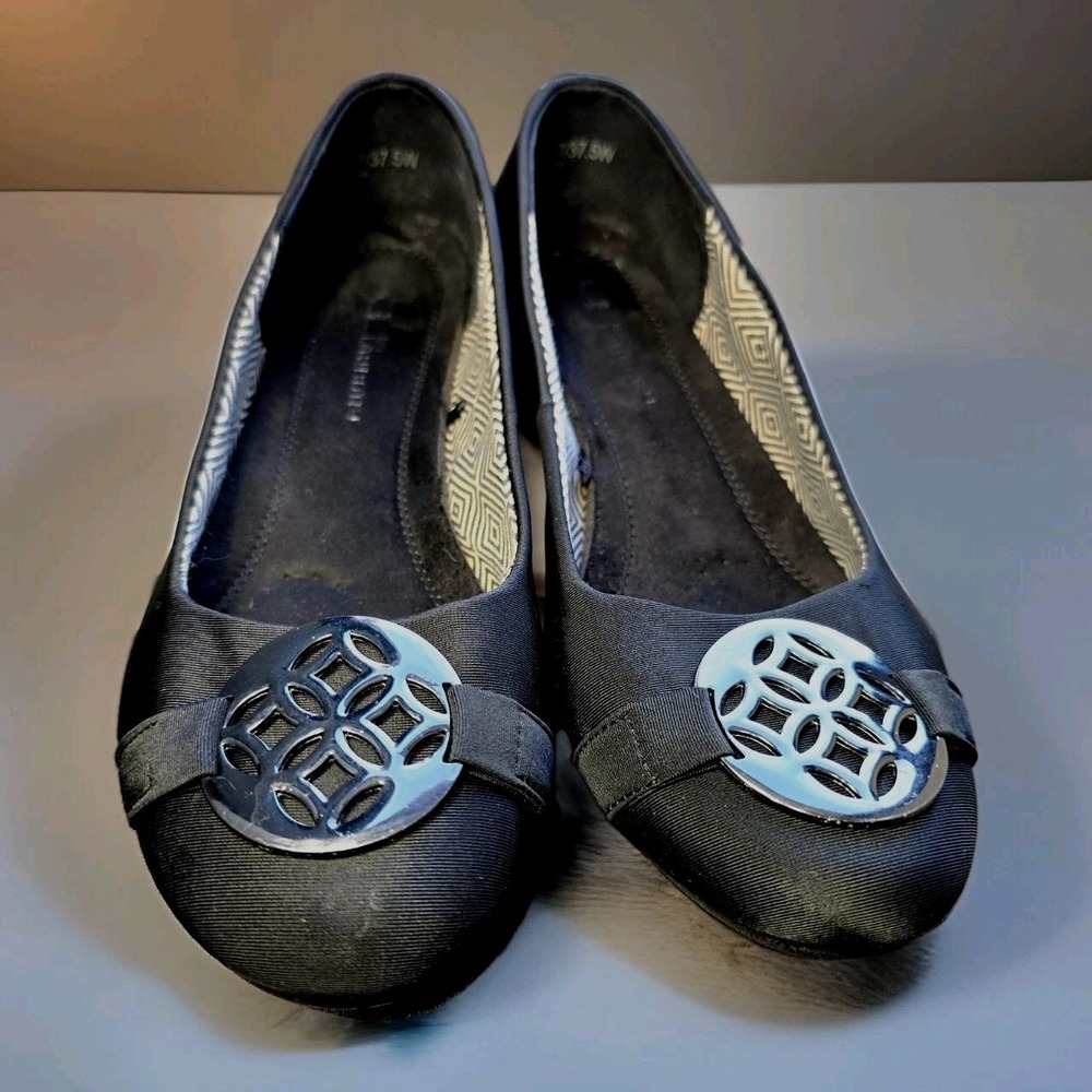 Laundry by Shelli Segal Women's Ballet Flats Size 7 / 37.5W Silver Buckle